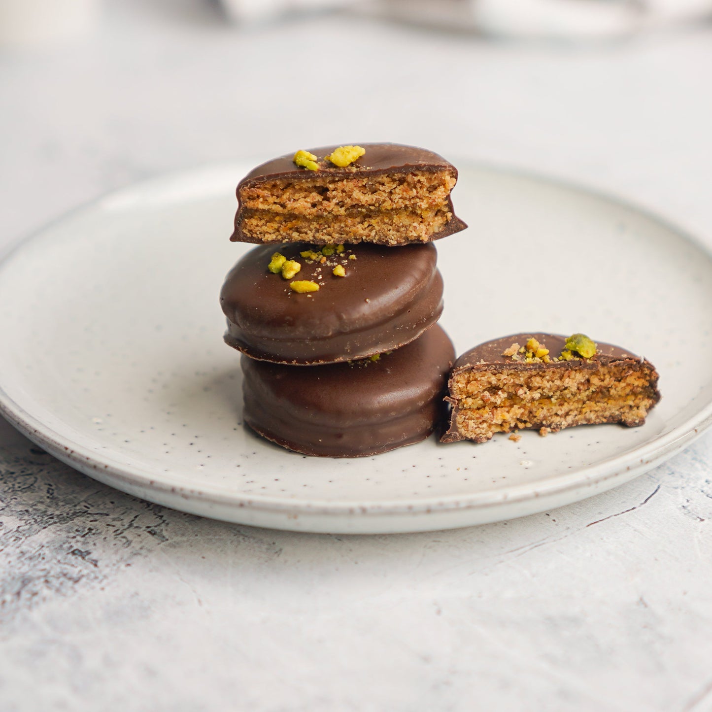 Healthy pistacho alfajores