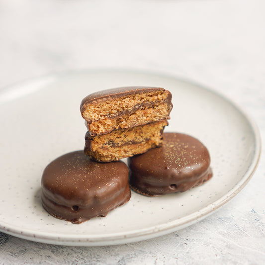 Healthy caramel alfajor